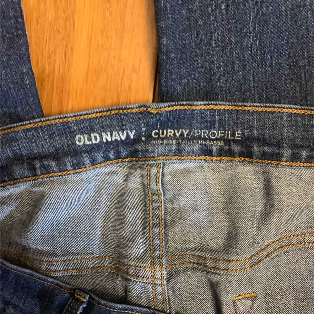 Old Navy Curvy Boot-Cut Jeans - Long Fit - Picture 4 of 5